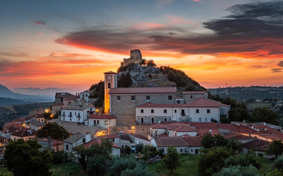 Il Castello di Rocca San Felice tra storia e leggenda